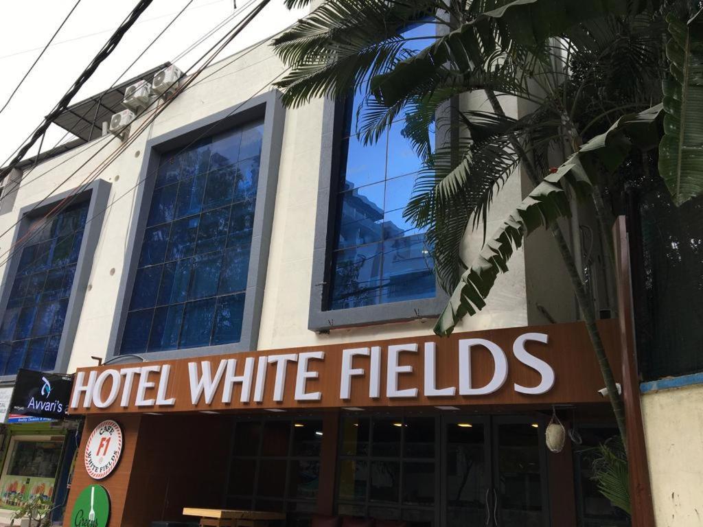 Hotel White Fields Hitec City, 하이데라바드 외부 사진