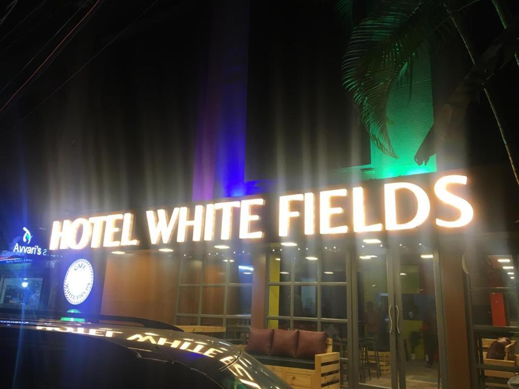 Hotel White Fields Hitec City, 하이데라바드 외부 사진