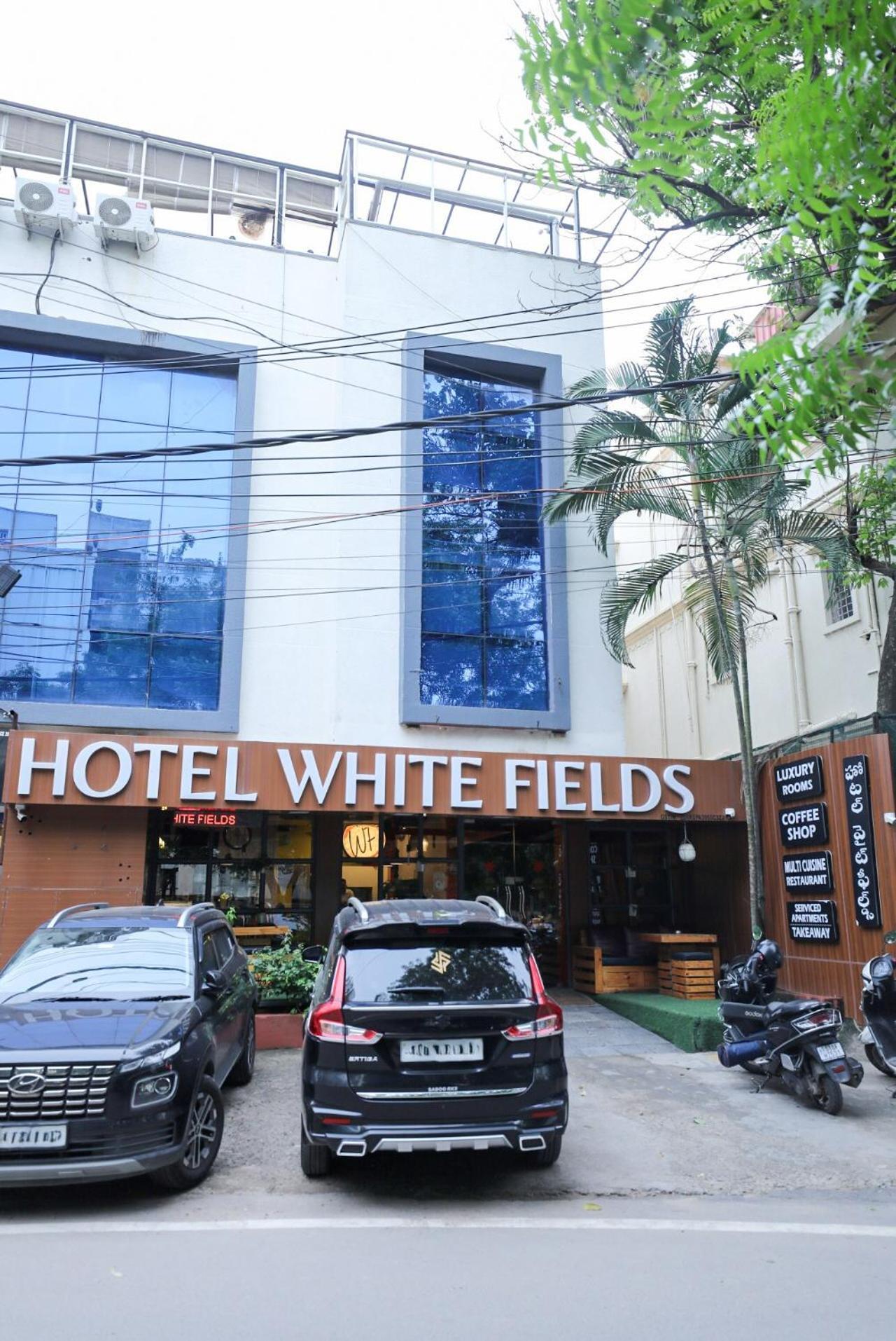 Hotel White Fields Hitec City, 하이데라바드 외부 사진