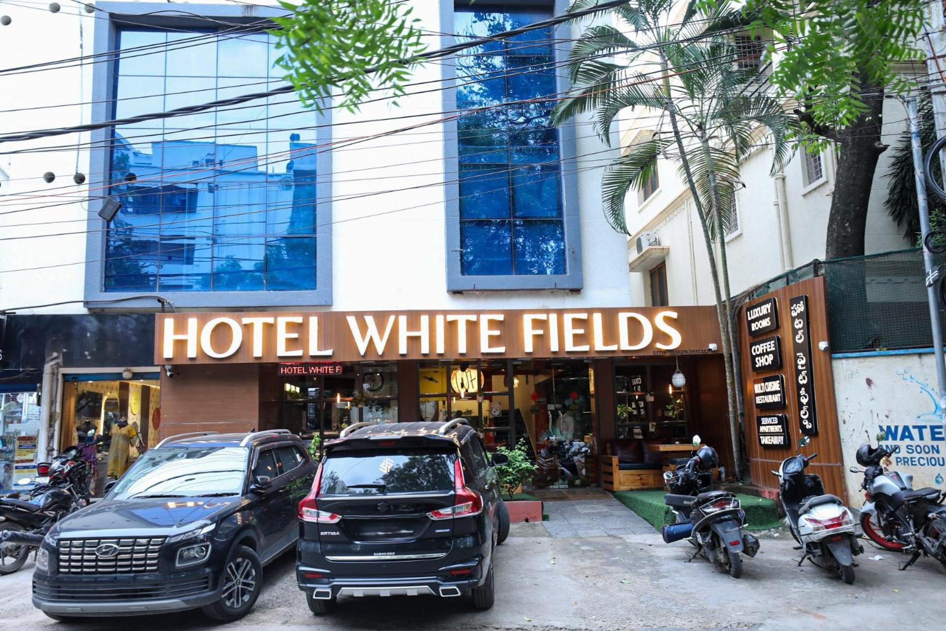 Hotel White Fields Hitec City, 하이데라바드 외부 사진
