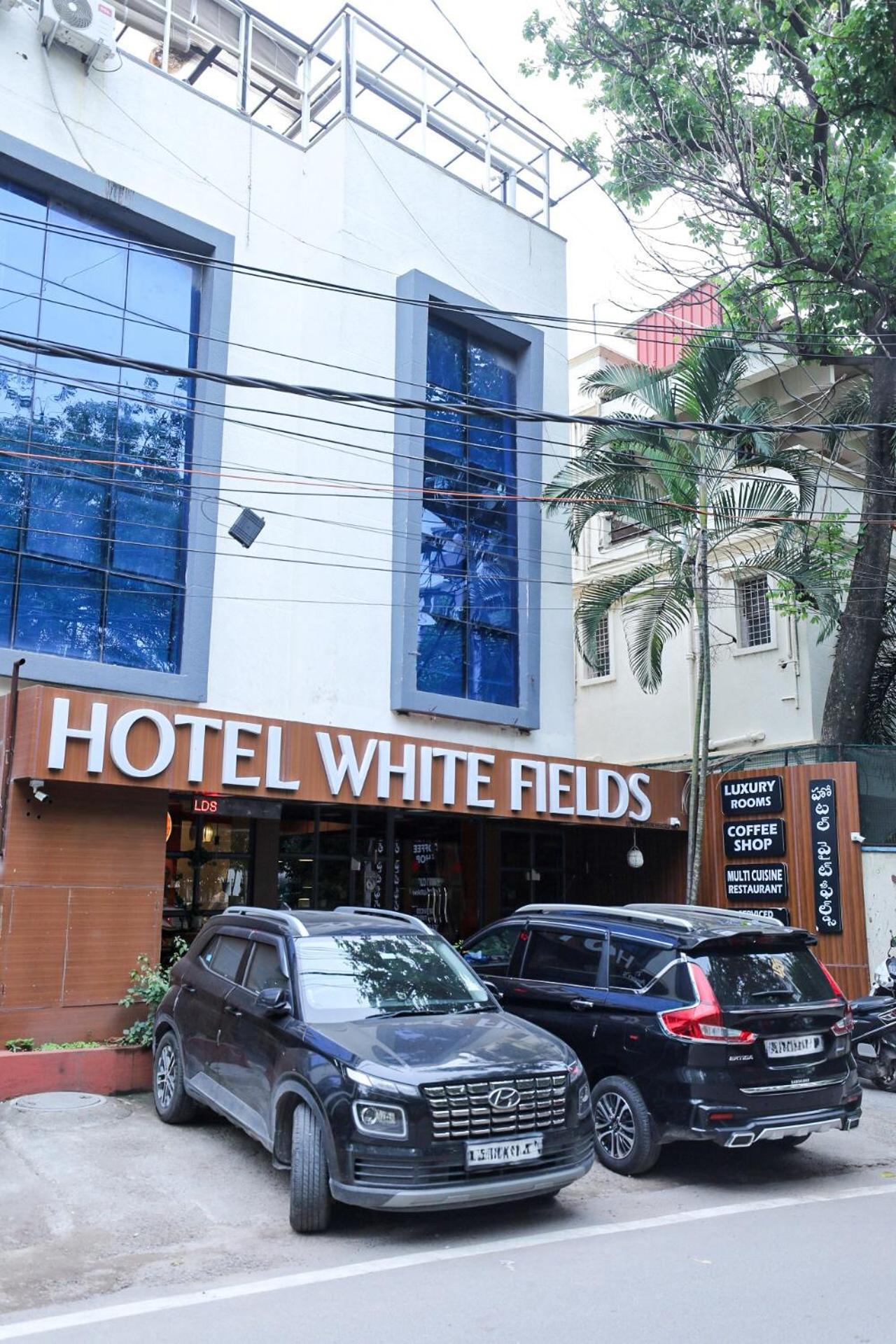 Hotel White Fields Hitec City, 하이데라바드 외부 사진